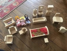 17 Piece  wooden dollhouse