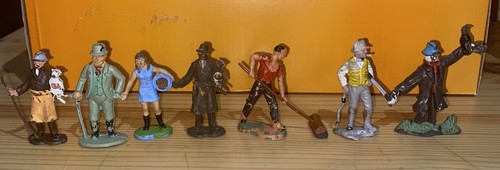 Britains plastic figures - ,