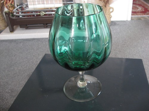 Green vase balloon optic - balloon,