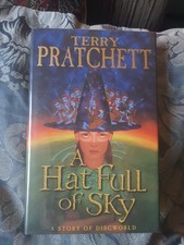 Terry Pratchett a Hat Full of Sky HB  1st Edition Doubleday Signed
