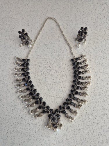 Stunning necklace and - stunning,