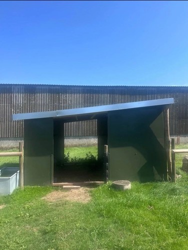 Field shelter with double - field,