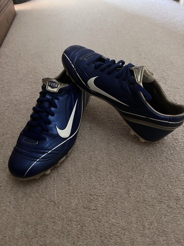 Retro blue football boots - blue,