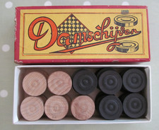 VINTAGE SET WOODEN INTERNATIONAL DRAUGHTS / BACKGAMMON PIECES WITH 40 COUNTERS