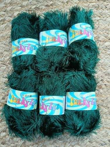 300g sirdar funky fur 554 - 300g,