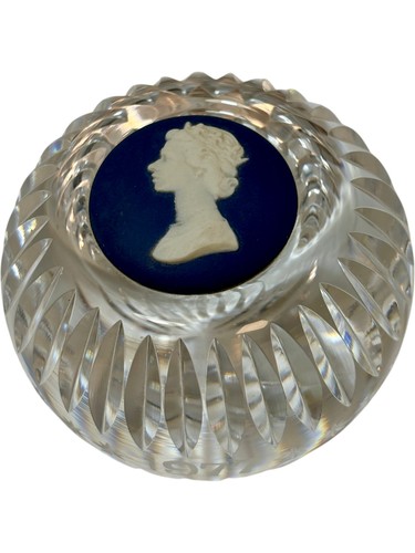 Wedgwood paperweight queen - wedgwood, queen's