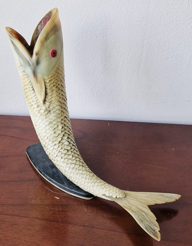Vintage hand carved horn bone - carved,
