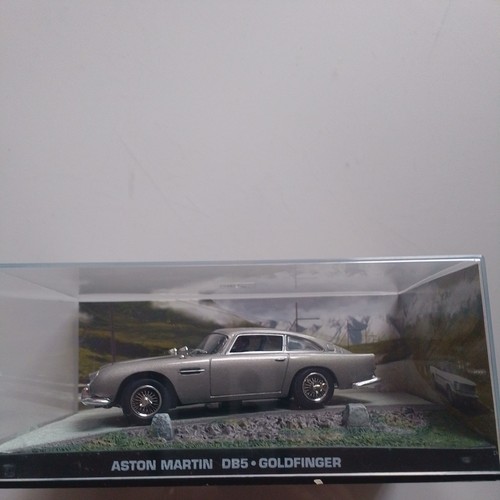 James bond aston martin db5 - james,