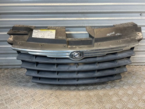 Chrysler voyager 2002 front - chrysler,