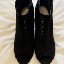 Red herring Black Caged