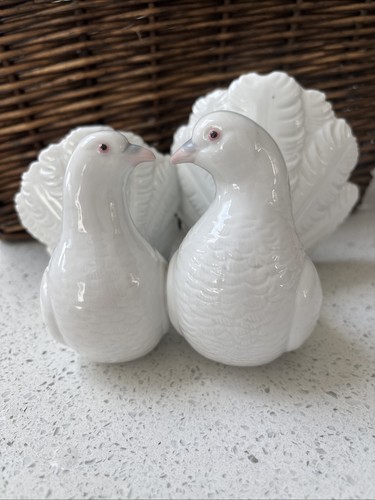 Rare lladro pair kissing - pair,