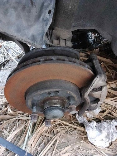 Front left wheel hub - front,
