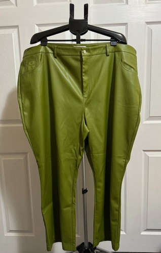 Never fully dressed womens - never,