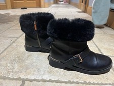 Girls Winter Boots Size 4 Baker Brand