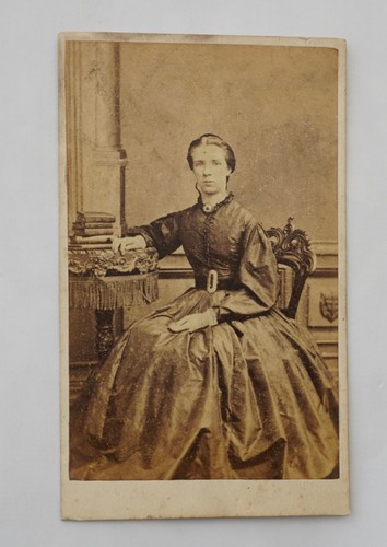Cdv pretty victorian lady - pretty,