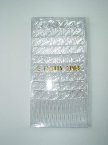 Pkt clear hair combs - of,