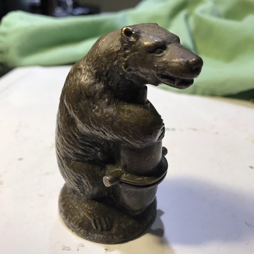 Bronze honey bear holding - bronze,