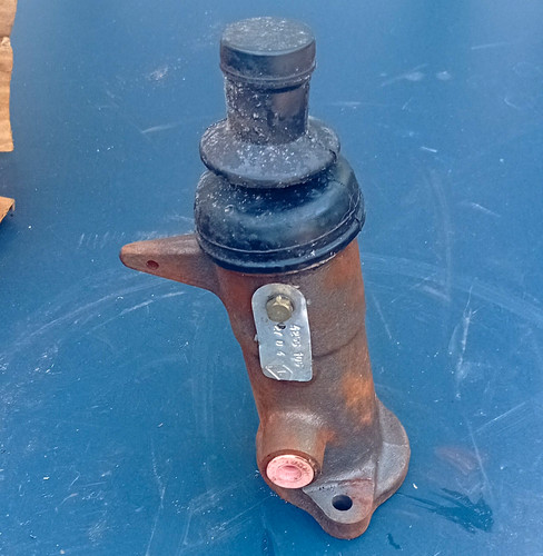 Lockheed brake master cylinder