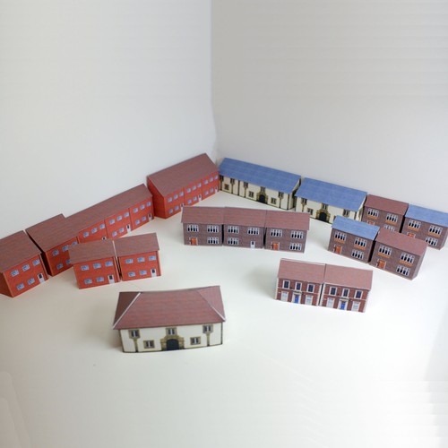 Gauge houses low relief - z,
