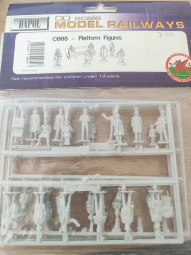 Dapol c008 platform figures - dapol,