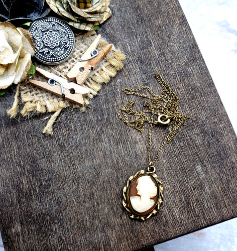 Vintage z hand carved - hand,