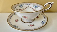 Beautiful antique Wedgewood teacup and saucer in Very good condition