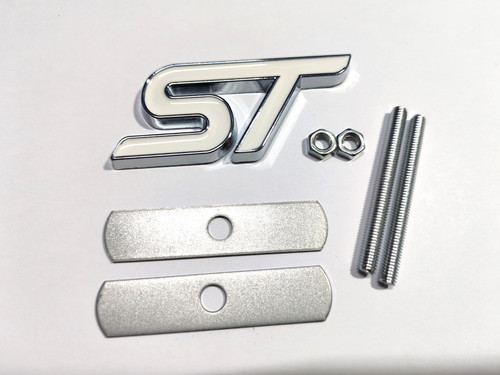 White and chrome front grille - chrome,