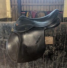 16.5" Saddle Company Close Contact saddle, black, Vincenza model, wide fit