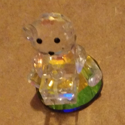 Clear faceted crystal - clear,