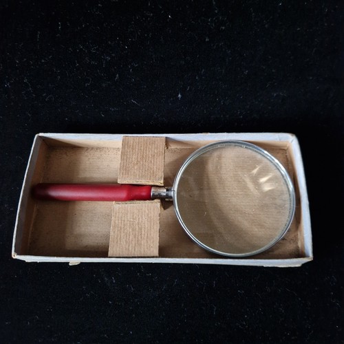 Boxed vintage magnifying glass - boxed,