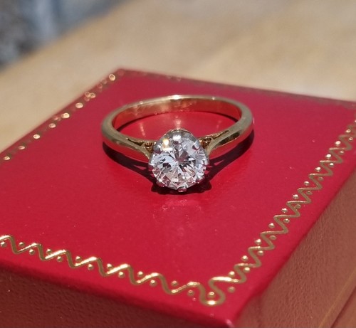 18ct gold diamond solitaire - 18ct,