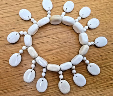 LOLA ROSE WHITE QUARTZ WITH SOME CREAM SHADES GEMSTONE CHARM BRACELET - NWOT