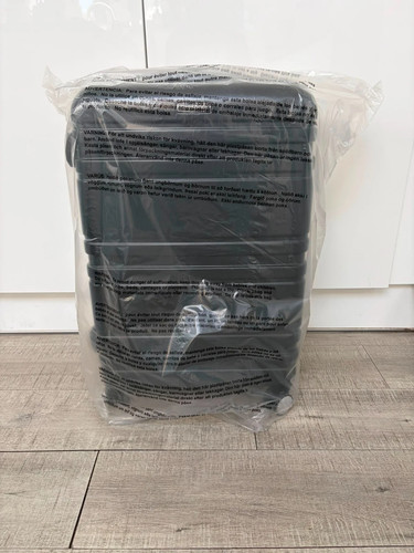 Medium hard samsonite suitcase - medium,