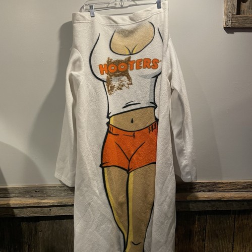 Rare hooters fleece - hooters, women