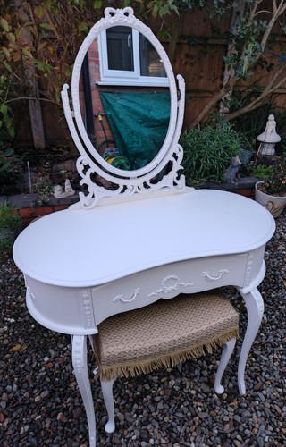 Kidney shaped dressing table - shaped,
