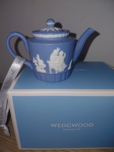 Wedgewood iconic teapot - wedgewood,