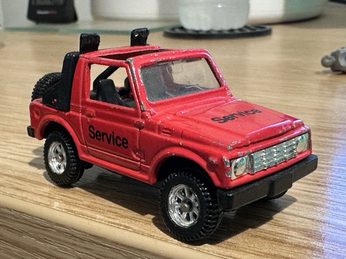 Maisto suzuki sj413q - suzuki, red