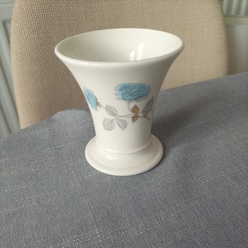 Small wedgewood ice rose bone - small,