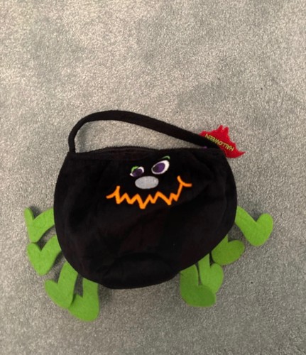 Halloween spider cauldron