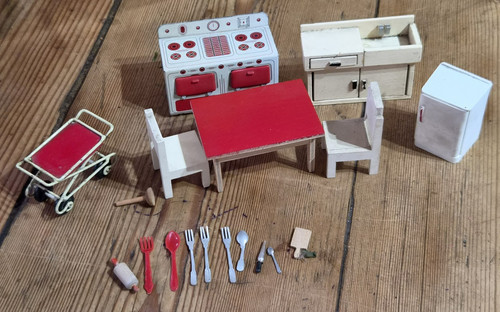 Vintage dolls house - vintage, furniture
