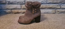 Brown Womens Suede Boots /
