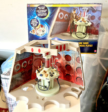 Doctor Who: Junk TARDIS Console Play set Character Options