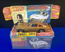 Corgi 261 ORIGINAL 1965 JAMES BOND GOLD DB5 + UNORIGINAL BOX    LOOK!