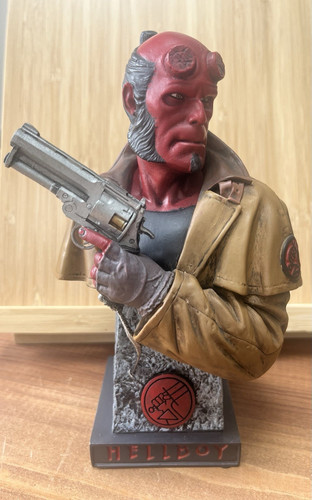 Sideshow collectibles hellboy - sideshow,