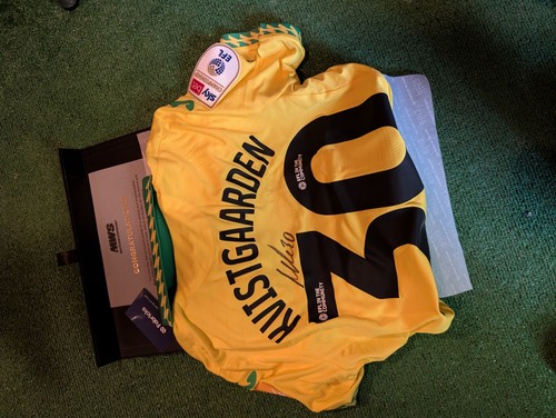 Signed mathias kvistgaarden - signed,
