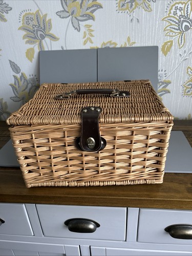 Wicker hamper picnic basket - hamper/picnic,