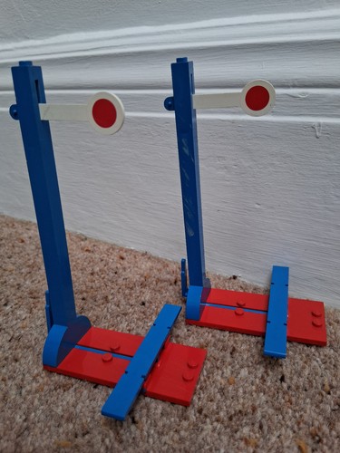 Lego train signals with lever - signals,
