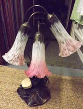 Tiffany Style 3 Glass Trumpet Lily Shades & Lily Pad Base Table Lamp 42cm Height