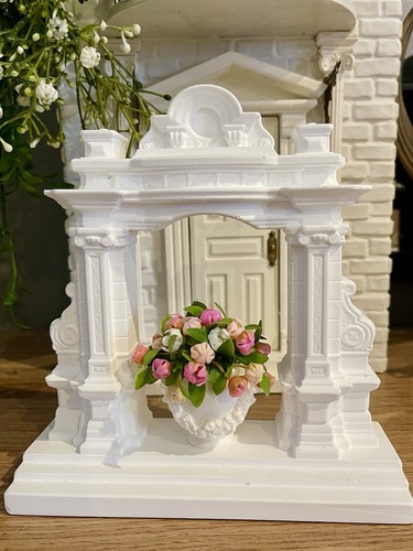Dolls house miniature resin - dolls,