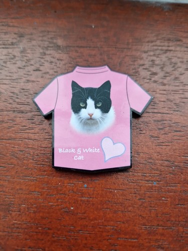 Black and white cat magnet - black,